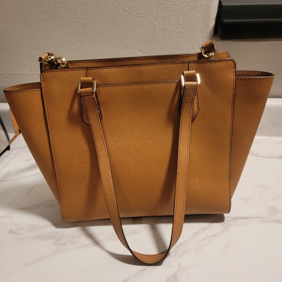 ⭐️Michael Kors Crossbody Bag⭐️ - Picture 2 of 14
